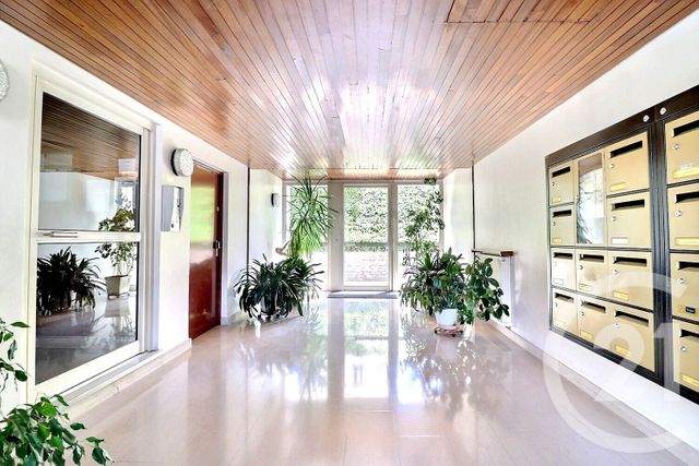 Afficher la photo en grand Appartement F3 à vendre - 3 pièces - 65.0 m2 - LES LILAS - 93 - ILE-DE-FRANCE - Century 21 Ricard Immobilier