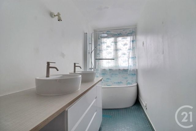 Afficher la photo en grand Appartement F3 à vendre - 3 pièces - 65.0 m2 - LES LILAS - 93 - ILE-DE-FRANCE - Century 21 Ricard Immobilier