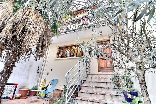 Afficher la photo en grand maison à vendre - 6 pièces - 208.0 m2 - BAGNOLET - 93 - ILE-DE-FRANCE - Century 21 Ricard Immobilier