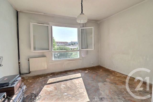 Afficher la photo en grand Appartement à vendre - 4 pièces - 87.74 m2 - BAGNOLET - 93 - ILE-DE-FRANCE - Century 21 Ricard Immobilier
