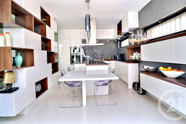 Afficher la photo en grand Appartement F4 à vendre - 4 pièces - 116.0 m2 - LES LILAS - 93 - ILE-DE-FRANCE - Century 21 Ricard Immobilier