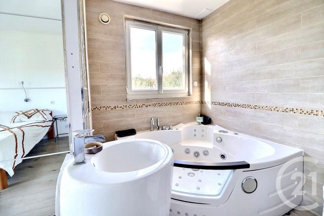 Appartement F4 à vendre - 4 pièces - 113.0 m2 - NOISY LE SEC - 93 - ILE-DE-FRANCE - Century 21 Ricard Immobilier