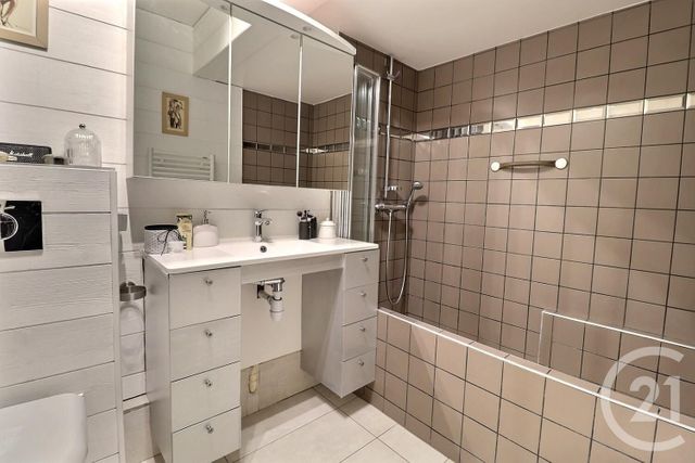 Appartement à vendre - 4 pièces - 87.68 m2 - LES LILAS - 93 - ILE-DE-FRANCE - Century 21 Ricard Immobilier